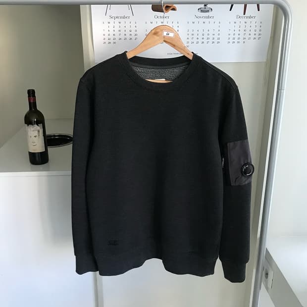 씨피컴퍼니 렌즈 맨투맨