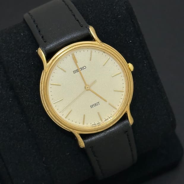 세이코 스피릿 골드 라운드 쿼츠 시계