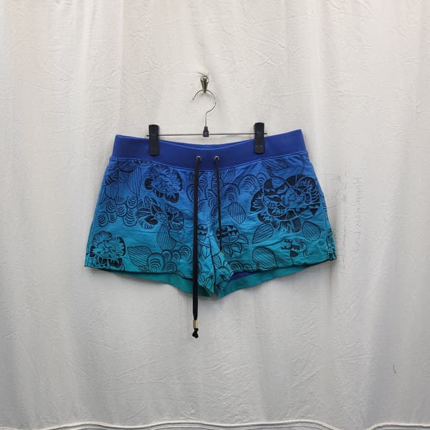 Juicy Couture 플라워 반바지