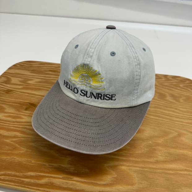 헬로선라이즈 워시드 투톤 6패널 캡 os