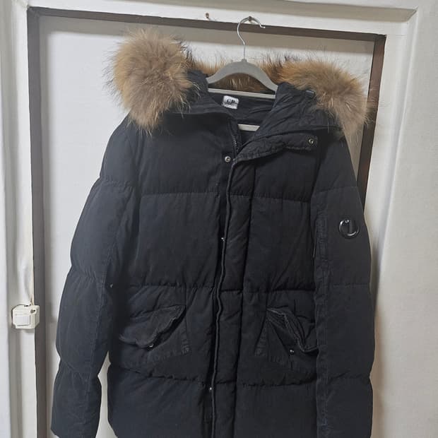 cp컴퍼니 가먼트다잉 블랙 패딩 s(95-100) 매장판