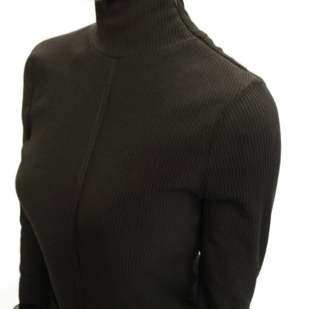 eonts 에옹쓰 Zipper Turtleneck Top - Black