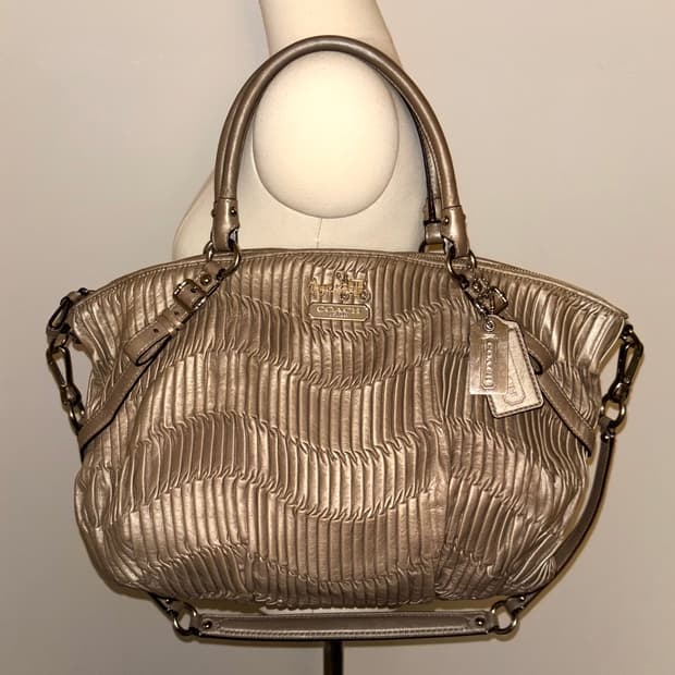 🚨연말세일🚨Coach Pink Gold shoulder bag