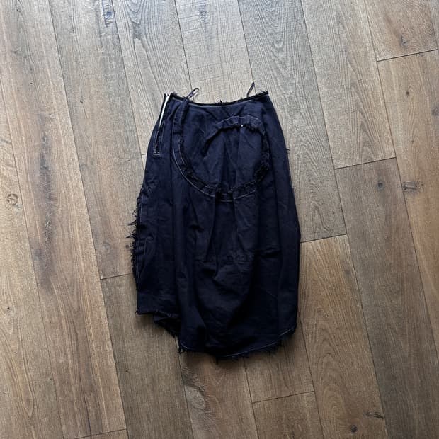 Uncut Loop Shape Distressed Skirt 