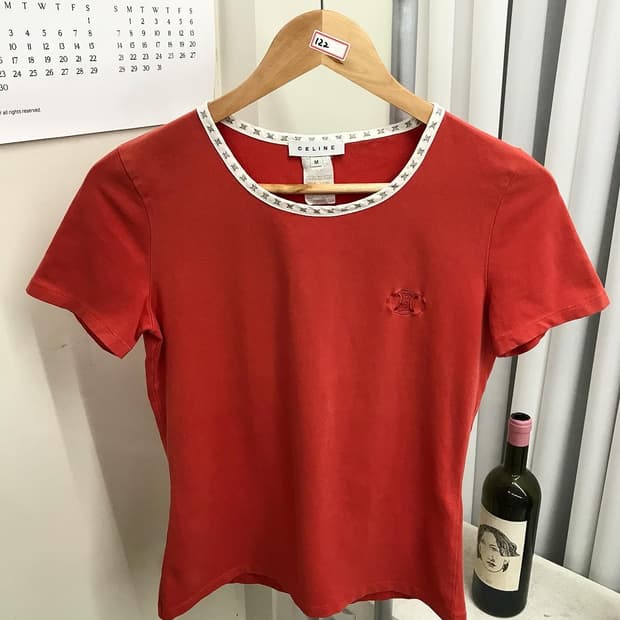 셀린느 트리오페 로고 넥라인 반팔티 
