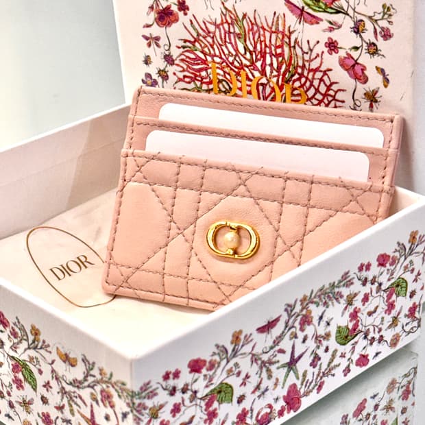 디올 까나쥬 졸리 프리지아 카드지갑 