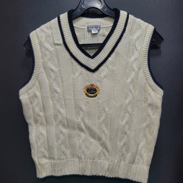 Burberry 버버리 자수로고 크롭 베스트