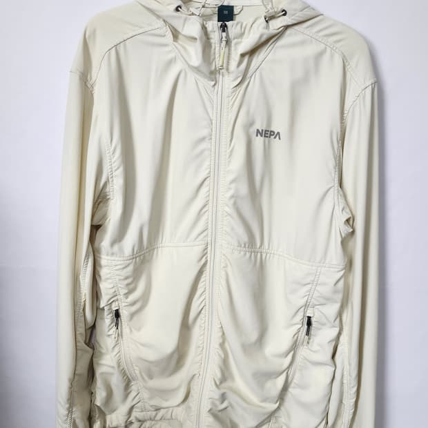 네파 신축성좋은 부드러운 바람막이 후드자켓  100 L 새제품