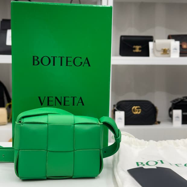 [미니] 보테가베네타 레더 카세트백