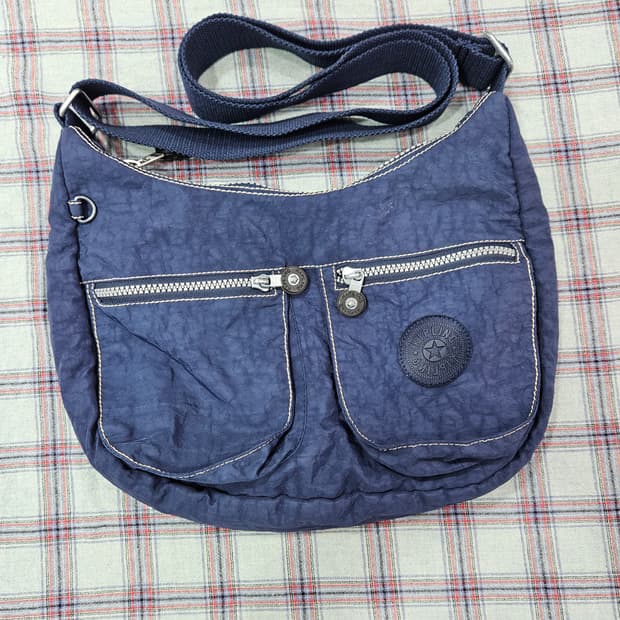 키플링(KIPLING) 반달형 투포켓 크로스백