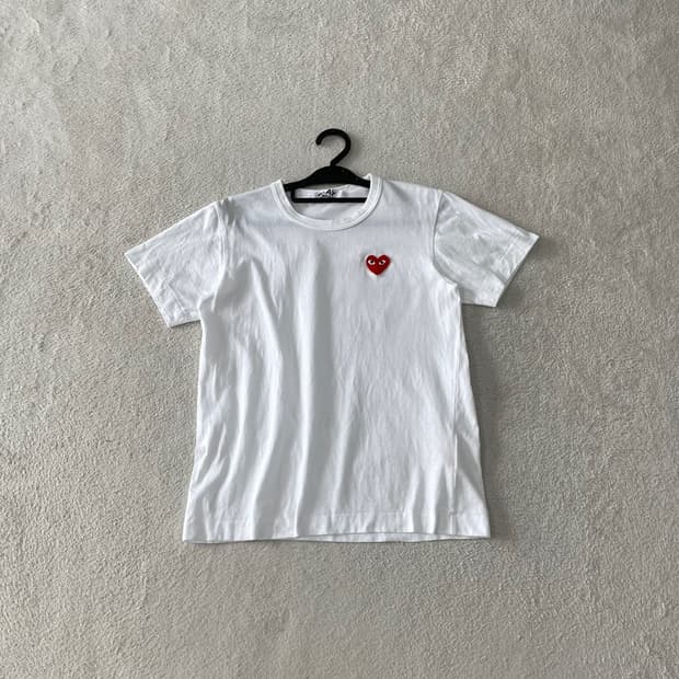 L 꼼데가르송 여성 레드하트 화이트 반팔티셔츠