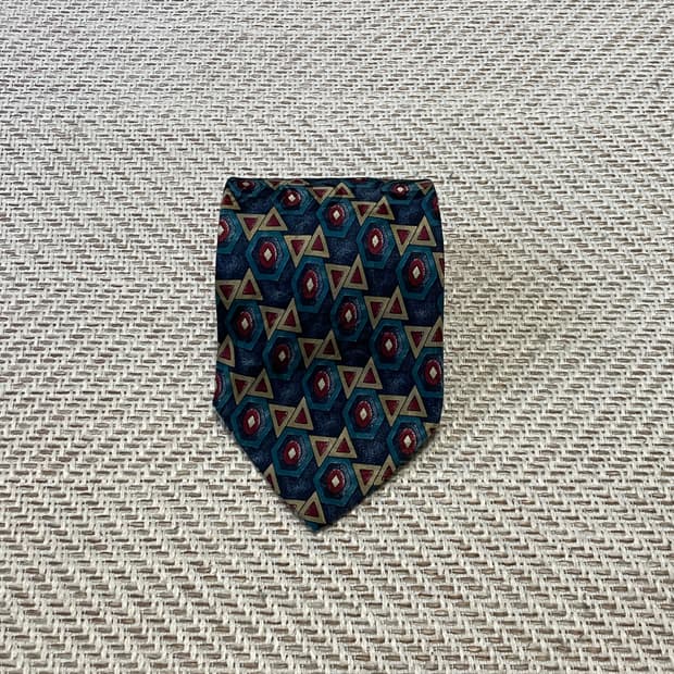 꾸레쥬 지오메트릭 넥타이 