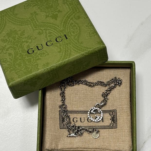 구찌 인터로킹 G 실버 목걸이