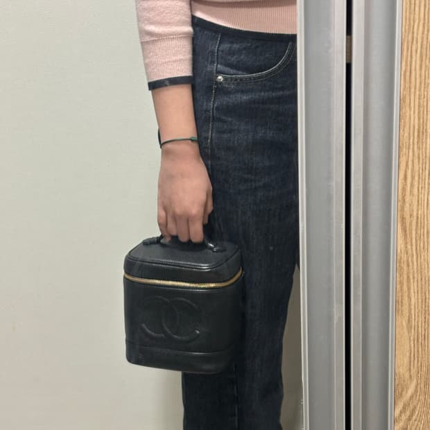 정품 샤넬 베니티백 블랙 금장 캐비어