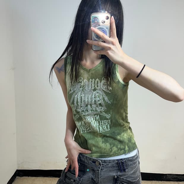Y2K Lettering cubic sleeveless