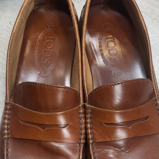 Tod's 토즈 브라운 가죽 로퍼입니다  265