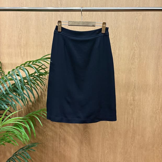 꾸레쥬 펜슬 스커트 허리 라인 시그니처 로고 자수 포인트 디테일 네이비