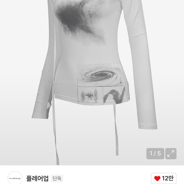 플레어업 컷아웃 터틀넥 롱 슬리브 화이트 / 프린팅 탑 긴팔티 여자상의