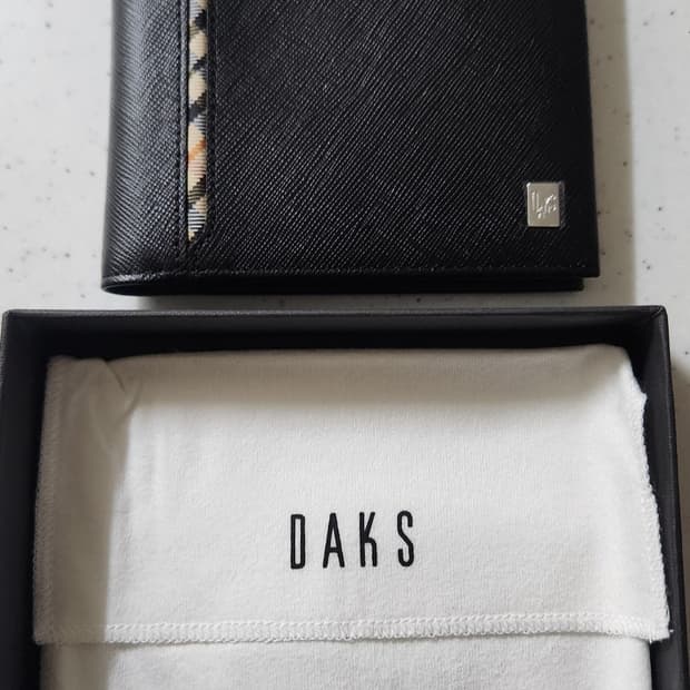 (새상품) 닥스 남성 블랙 체크라인 반지갑