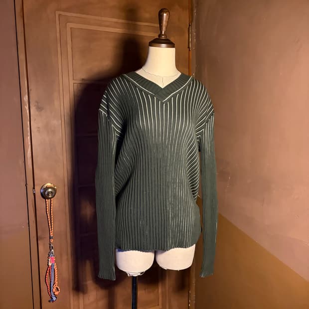 ARMANI COLLEZIONI WOOL PLEATS VNECK KNIT