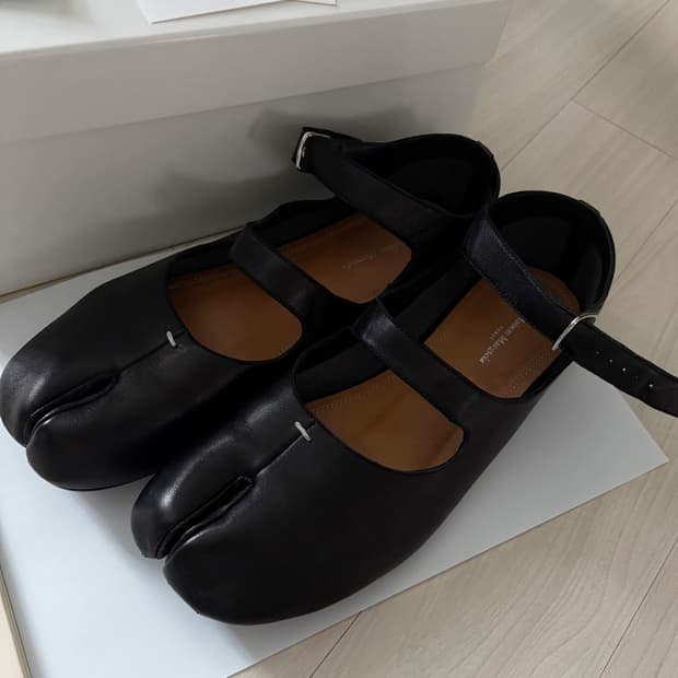 [39] 마르지엘라 타비 메리제인 더블스트랩 블랙