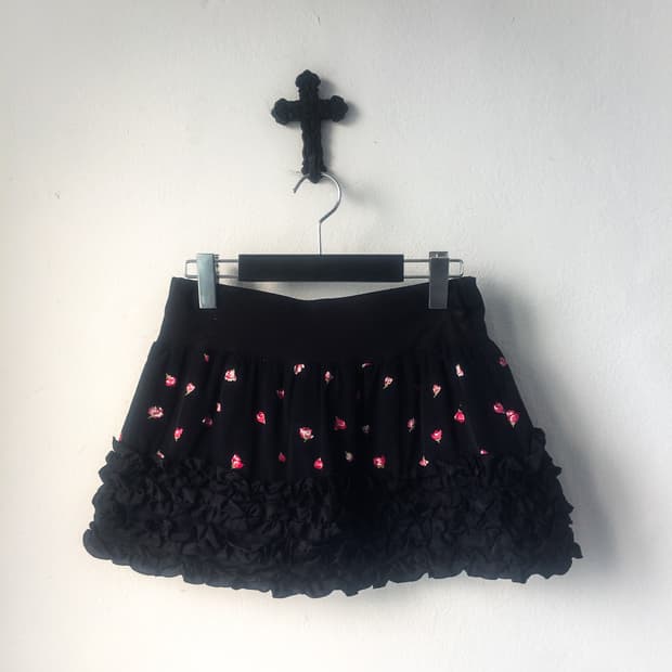 Rose pattern frill mini skirt