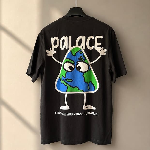 Palace globlerone tee
