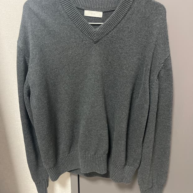 애습 코튼 브이넥 니트 멜란지 차콜