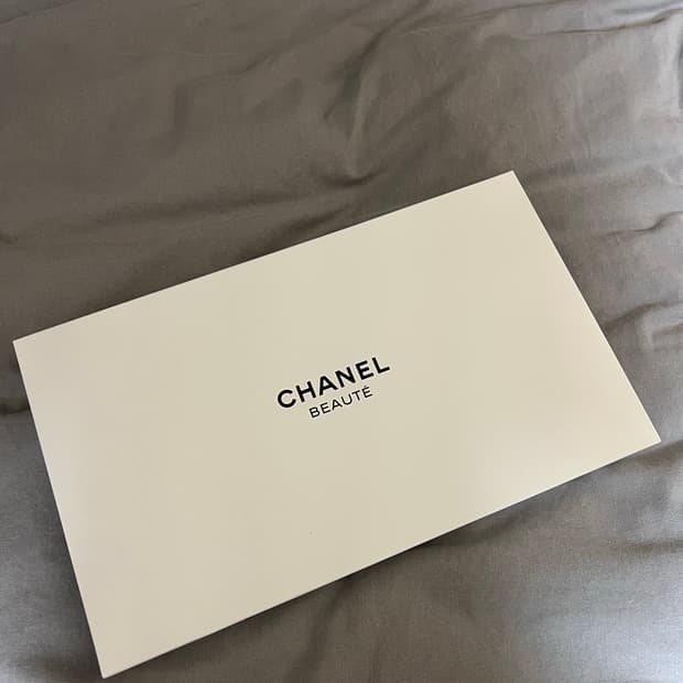 샤넬 뷰티 검정 파우치 새제품 팝니다