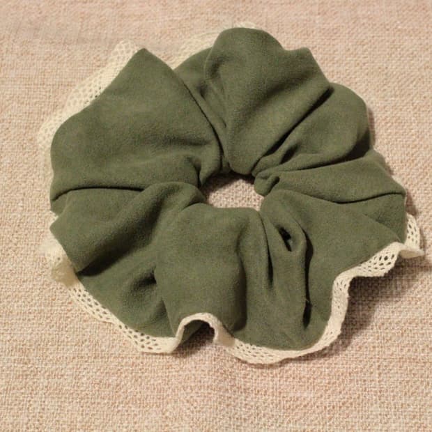 핸드메이드 빈티지 업사이클링 초록색 스웨이드 스크런치