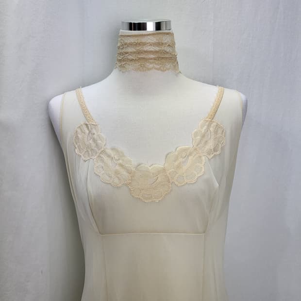 빈티지 소프트 버터크림 앤틱 플로럴 레이스 슬립 원피스