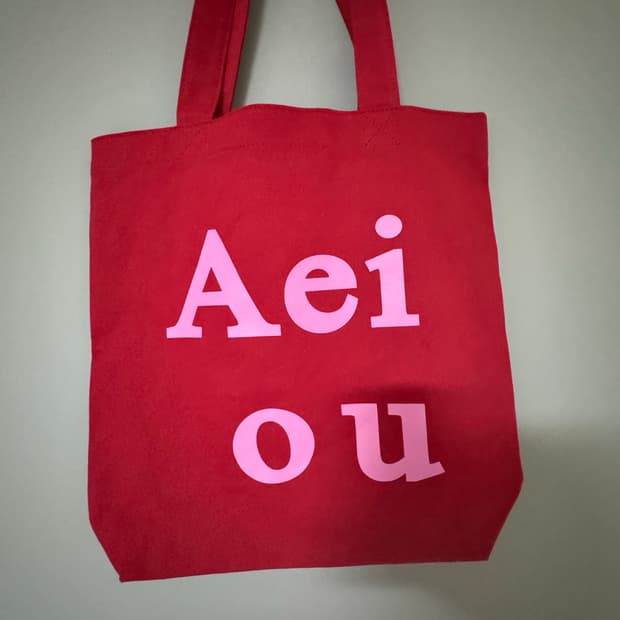 Aeiou 아에이오우 토마토 핑크 색상 에코백 거의새것