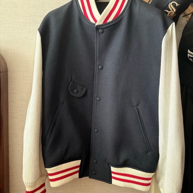 stu 바시티 m사이즈 판매합니다!