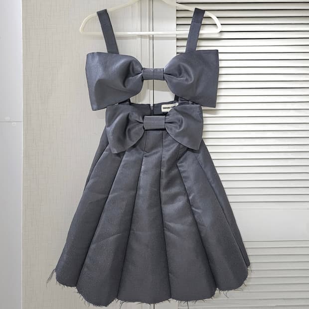 슈슈통 21AW 차콜 보우 드레스