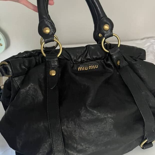 미우미우 비텔로 숄더백