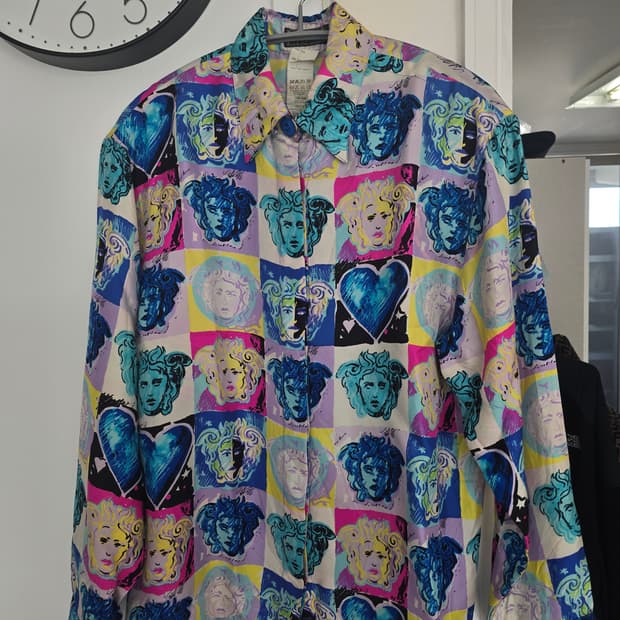 (정품) 베르사체 팝아트 실크셔츠 40사이즈 (명품 여자 상의)