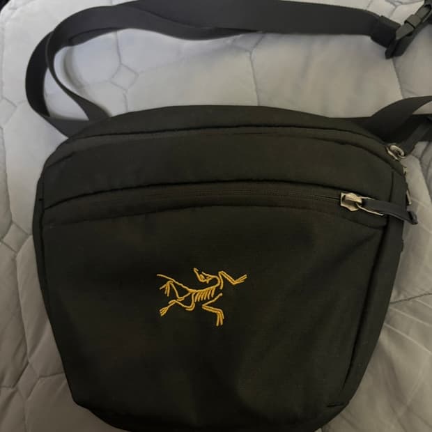 아크테릭스 멘티스 웨이스트 블랙백 가방