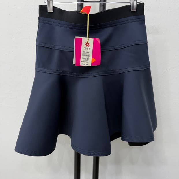 새제품) 럭키슈에뜨 네이비 플레어 스커트 치마 36