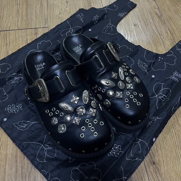 토가 비릴리스 스터드 레더 블로퍼