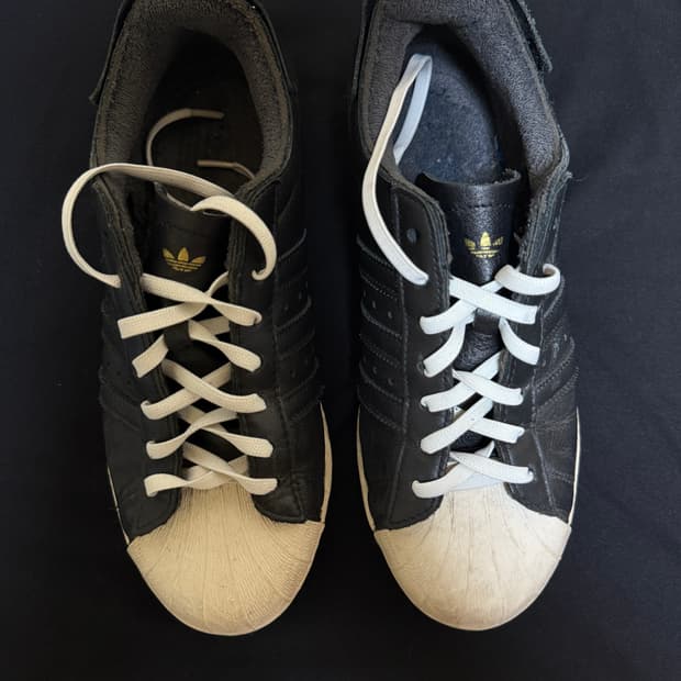 아디다스 슈퍼스타 82 코어 블랙 오프 화이트