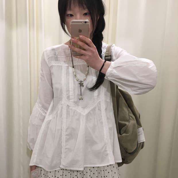 사선 레이스 블라우스