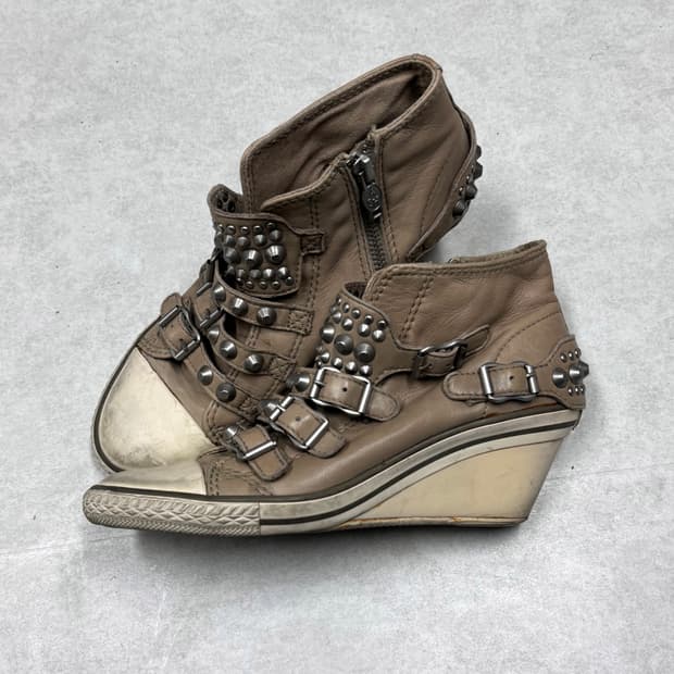 Ash 스터드 버클 웨지 스니커즈