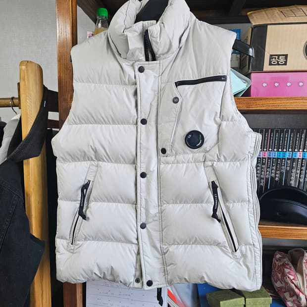 60만 구매 CP컴퍼니 패딩 조끼 100 아이보리 정품 씨피 베스트