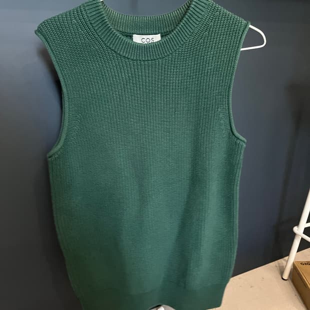 코스 반팔 니트 베스트