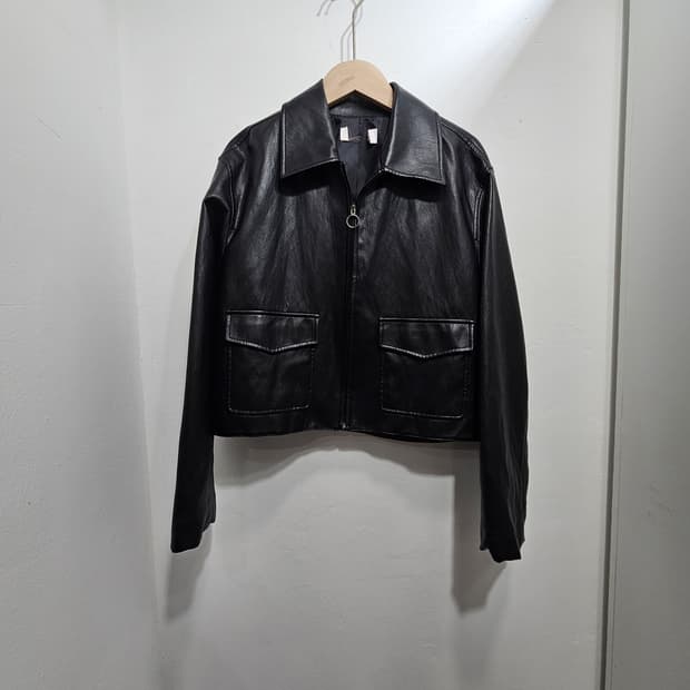 블랙 에코 가죽 세미크롭 자켓 