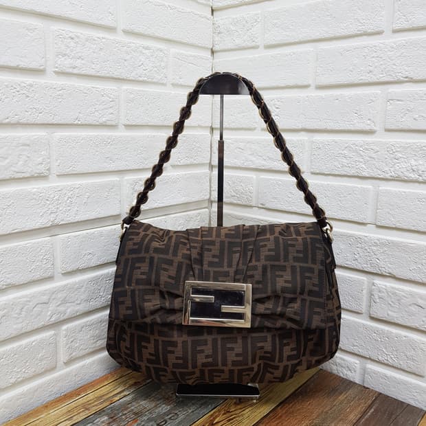 [정품] 펜디 주카 미아 체인숄더백