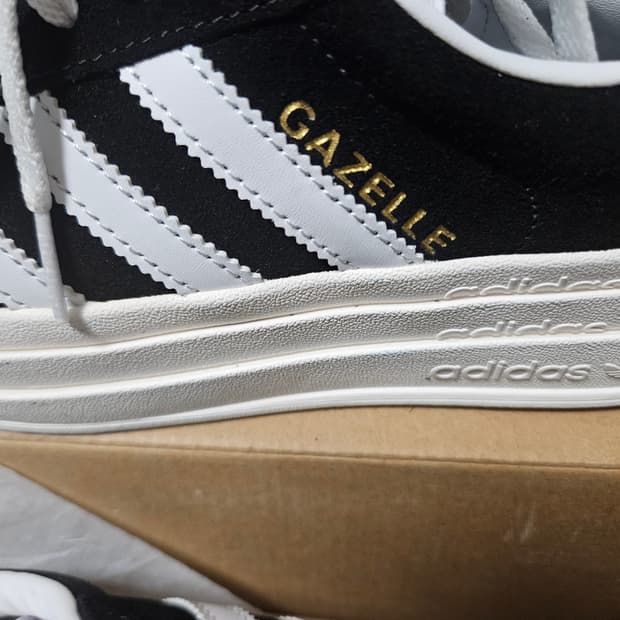  Adidas Gazelle Bold(가젤 볼드) 블랙/화이트

