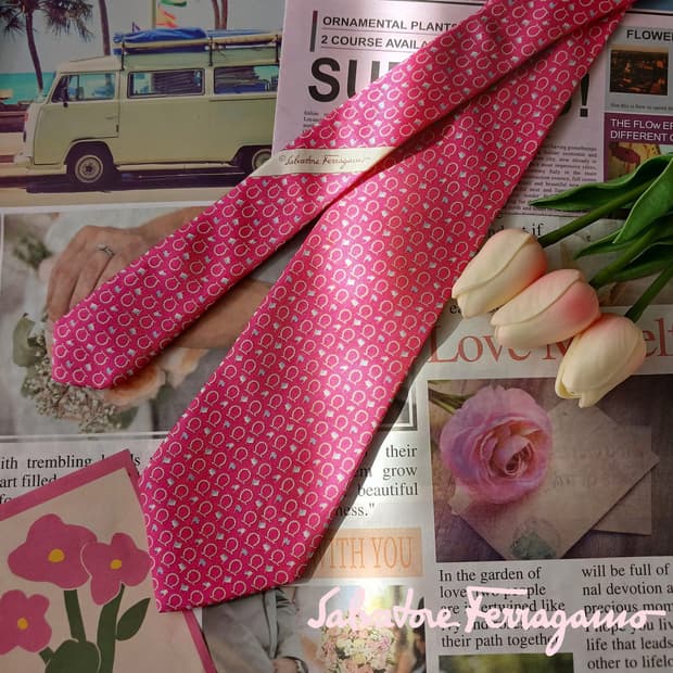 페라가모 실크 핑크 간치니&깃발 넥타이 8.7cm A~B등급 A18832