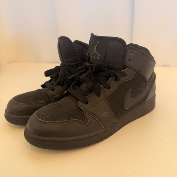  나이키 에어 조던 (nike air jordan) 미드 트리플 블랙 