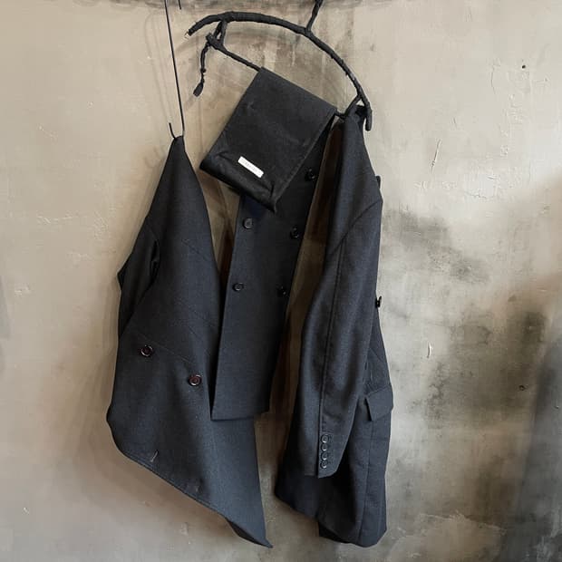 델라다 백 버튼 패널 코트